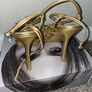 I am a 7 in Women. I kinda have wide feet so these 8 1/2 fit perfectly.